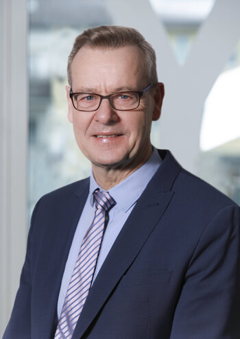 Portraitfoto von Ulrich Benterbusch