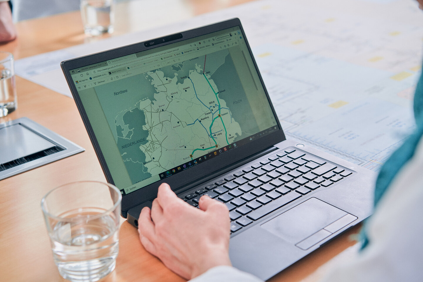 Network map on screen for download