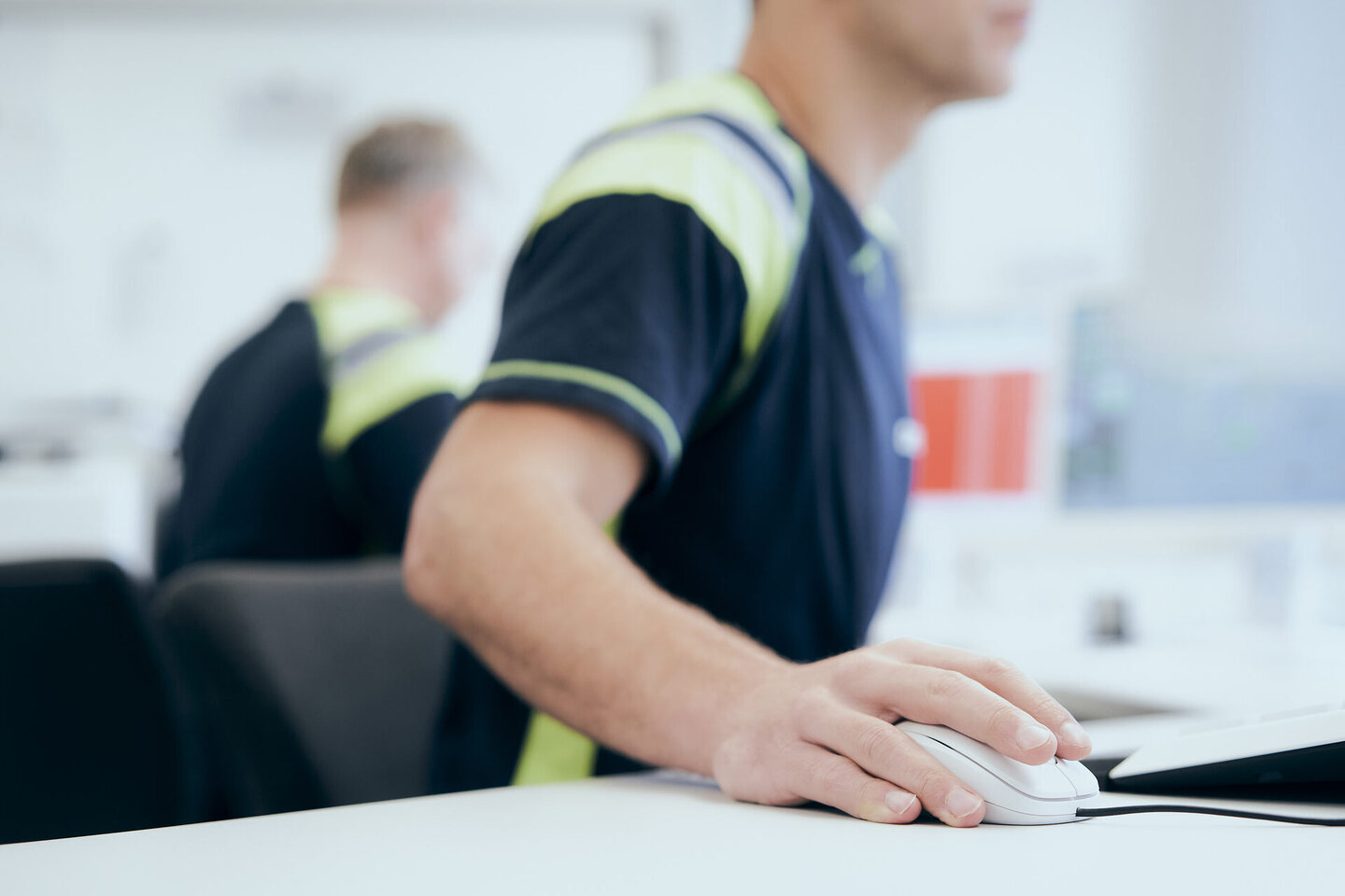 Management of transport customers on the computer